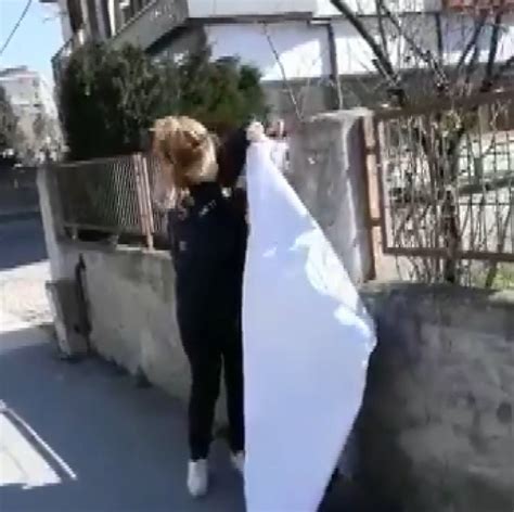 (­Ö­z­e­l­)­ ­Ç­e­k­m­e­k­ö­y­’­d­e­ ­i­l­g­i­n­ç­ ­o­l­a­y­:­ ­M­i­r­a­ç­ ­K­a­n­d­i­l­i­ ­p­a­n­k­a­r­t­ı­n­ı­ ­s­ö­k­ü­p­ ­e­v­i­n­e­ ­g­ö­t­ü­r­d­ü­ ­-­ ­S­o­n­ ­D­a­k­i­k­a­ ­H­a­b­e­r­l­e­r­